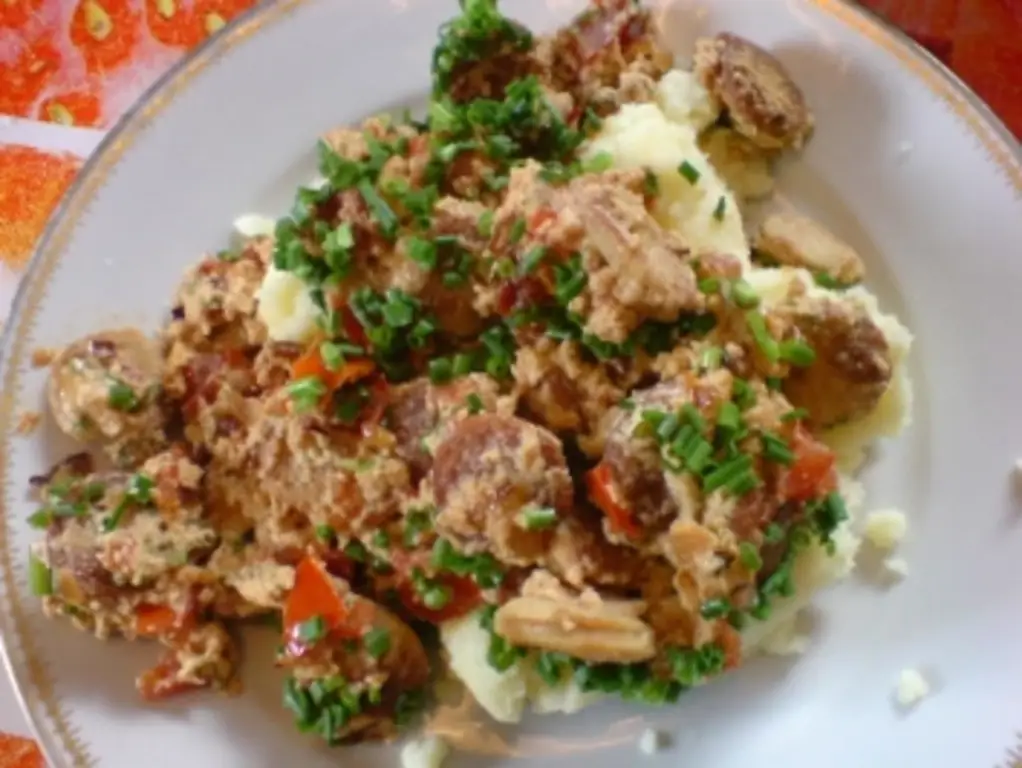 Сковорода Bratwurst с жареными сосисками