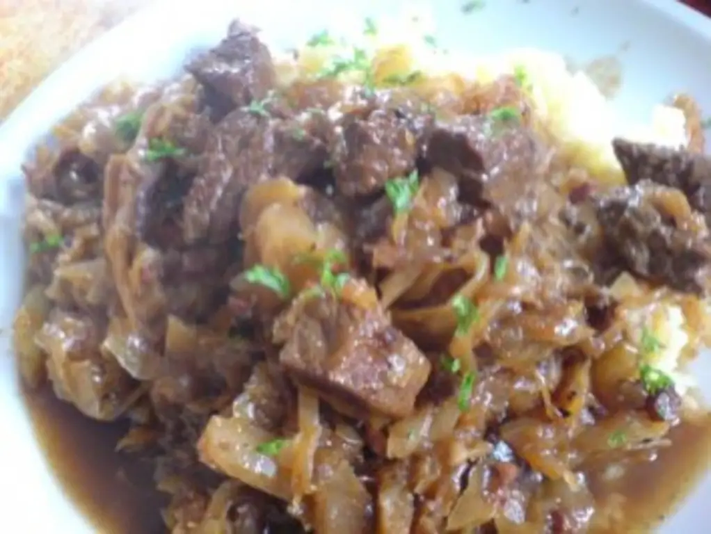 Сегедский гуляш с белокочанной капустой