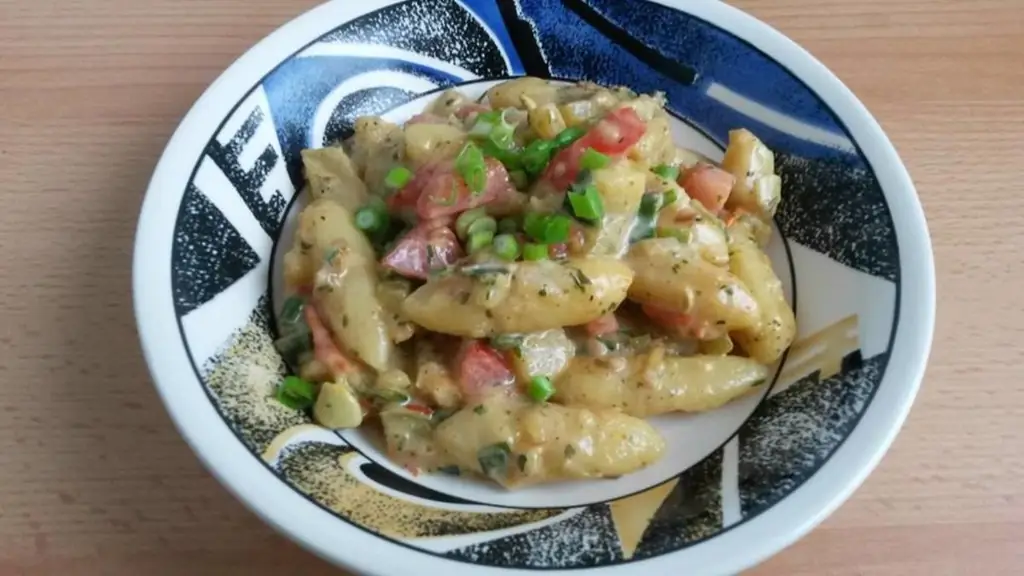 Шупфнудельн с цукини, помидорами и зеленым луком