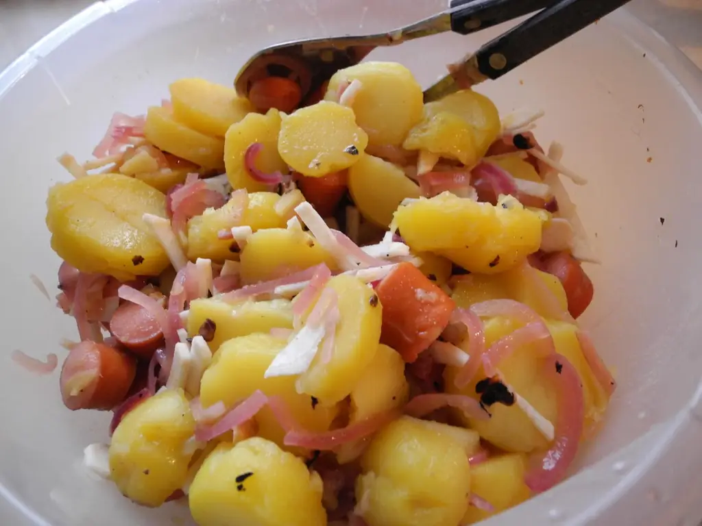 Сытный картофельный салат