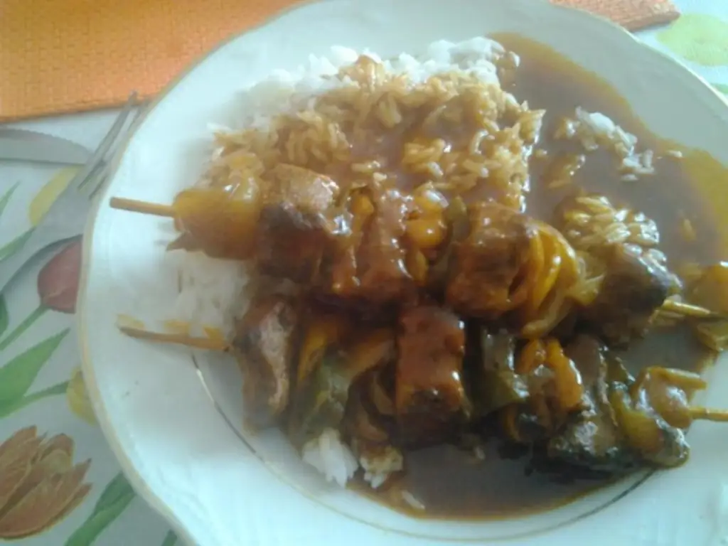 Шашлык со свиным гуляшом и перцем (красный, желтый, зеленый)
