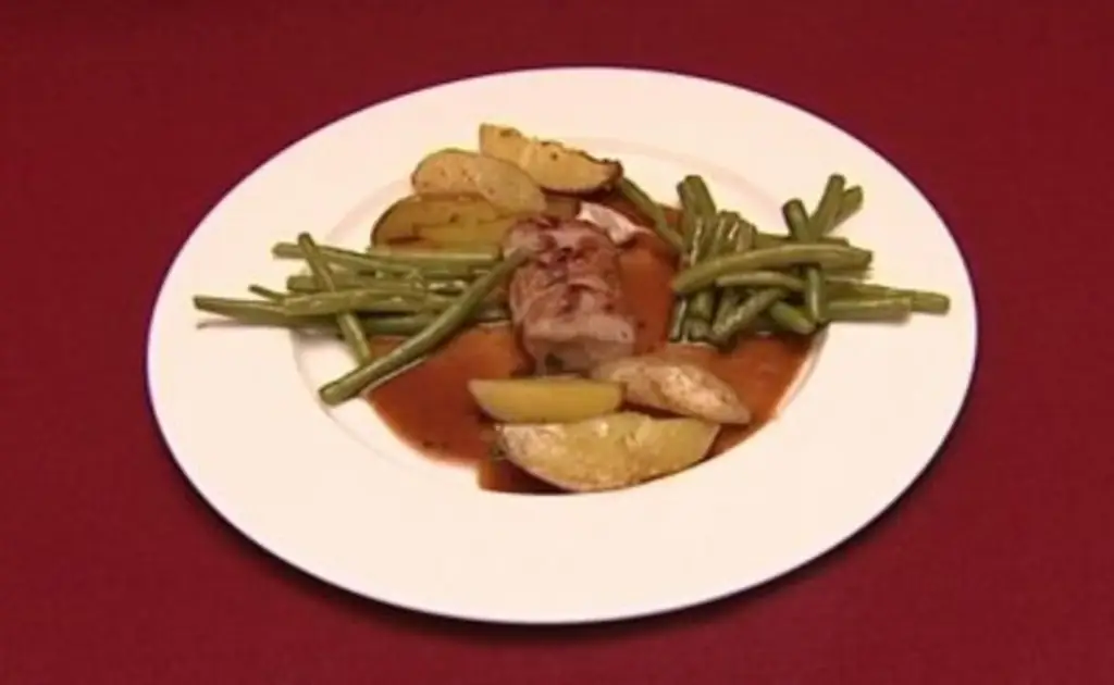 Рой из оленины с имбирным соусом, с картофелем с розмарином и фасолью (Клаус & Клаус)