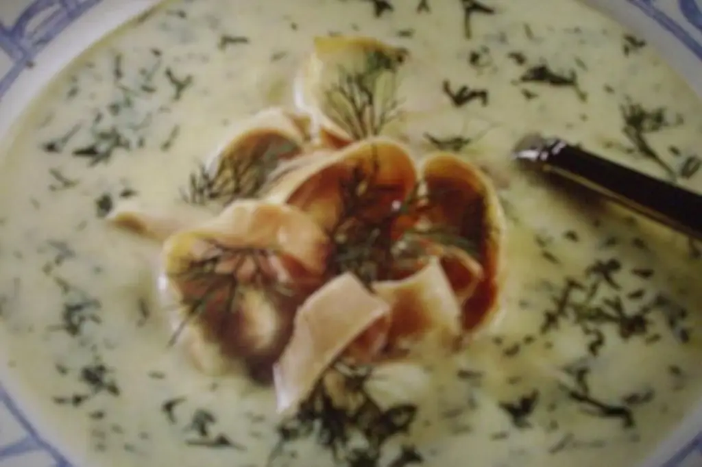 Крем-суп с фенхелем Вкусный суп с полосками отварной ветчины и плавленым сыром