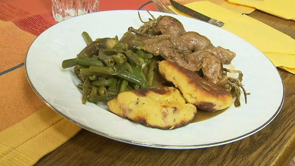 Филе ягненка на вертеле с розмарином и макаэром