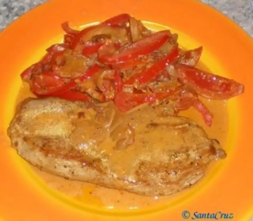 Цыганский шницель с полосками бекона и свежим луком
