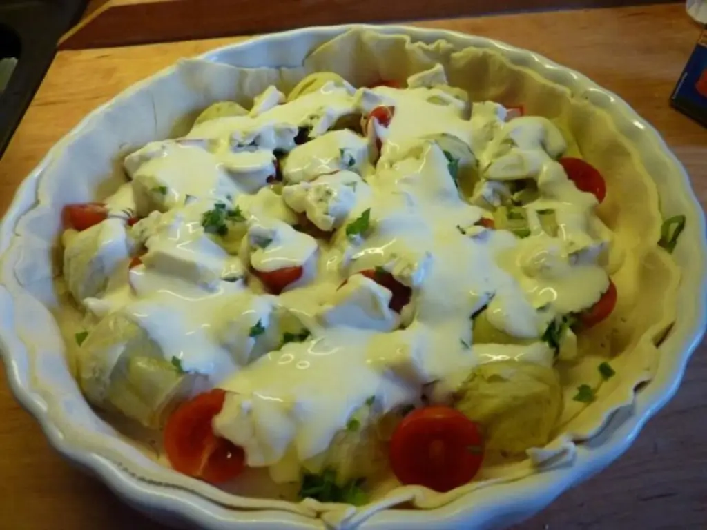 Киш с артишоками, слоеным тестом и сердцевинами артишоков