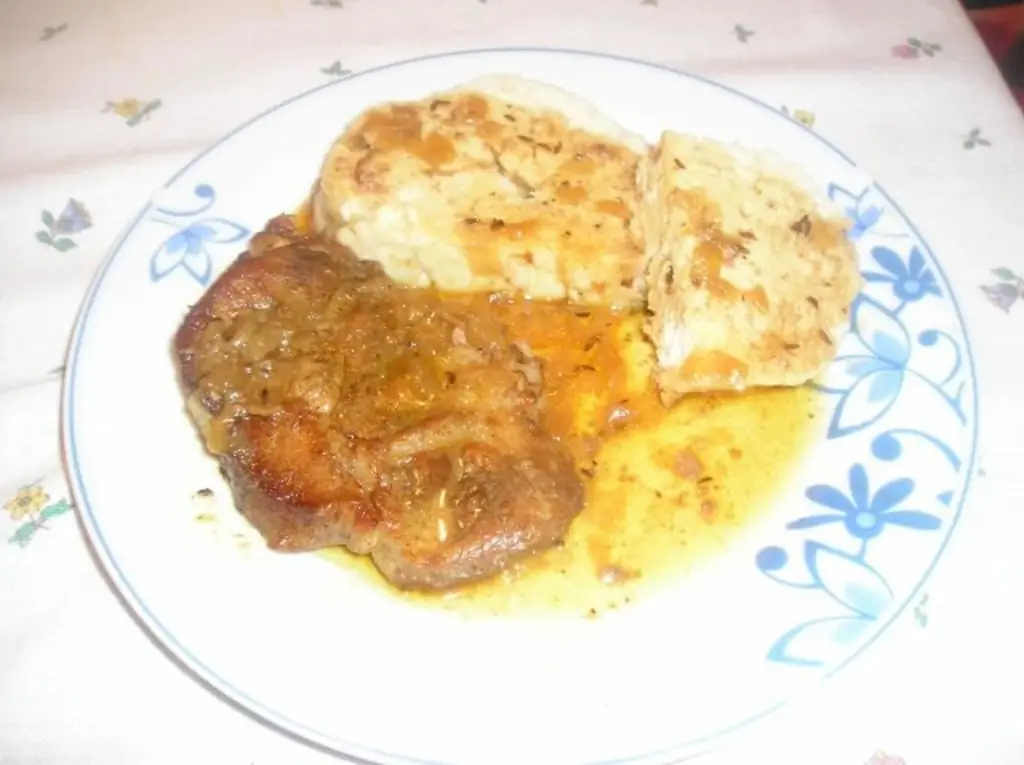 Жаркое с богемскими кнедликами