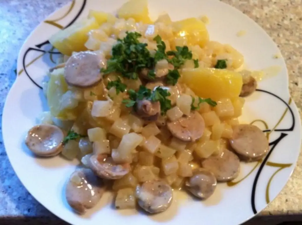 Сливочная кольраби с колбасой
