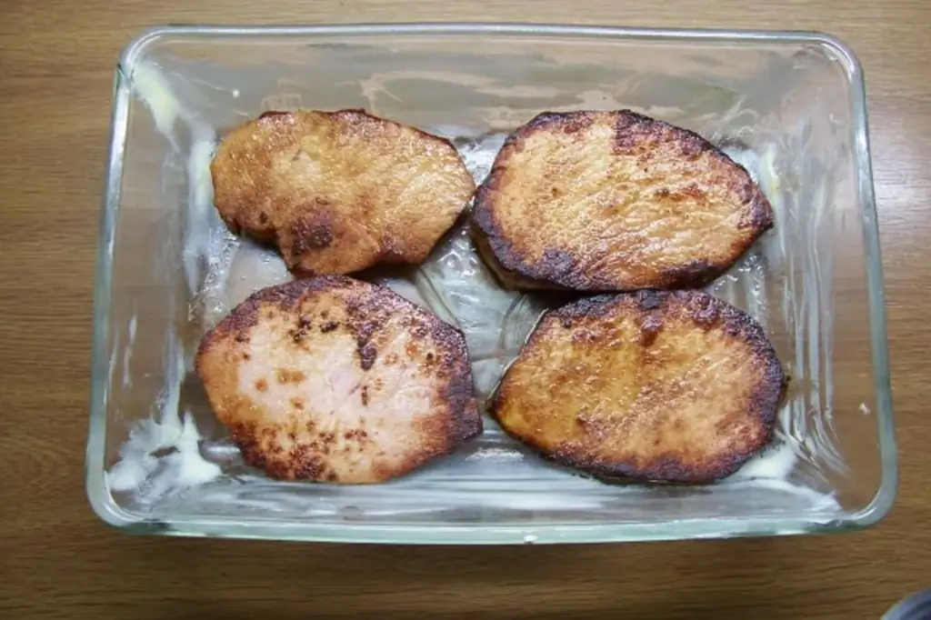 Картофельная запеканка с касслером и квашеной капустой