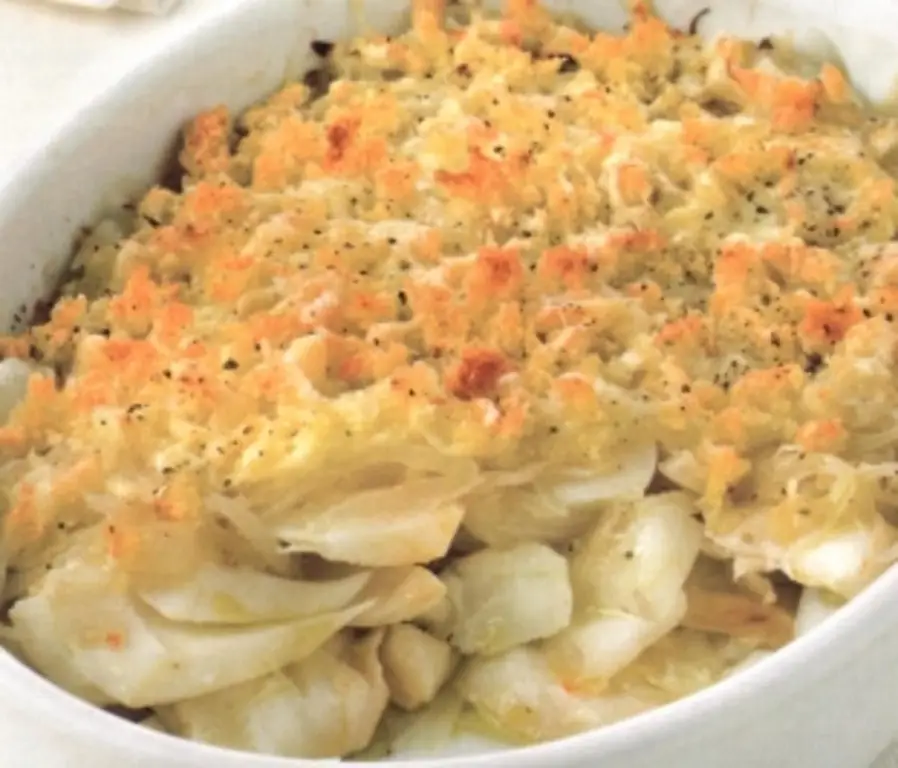 Первое блюдо из трески с луком и анчоусами