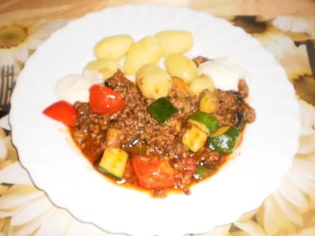 Мясной соус с картофелем