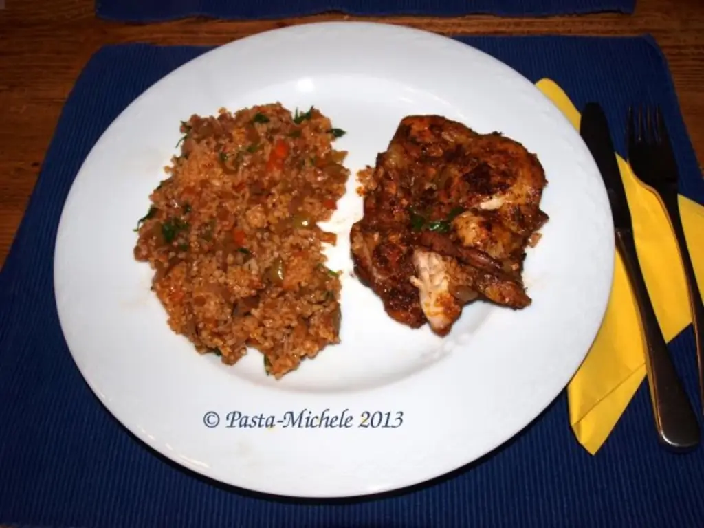 Острая курица на подушке из овощей (baharatlı tavuk ve sebze)