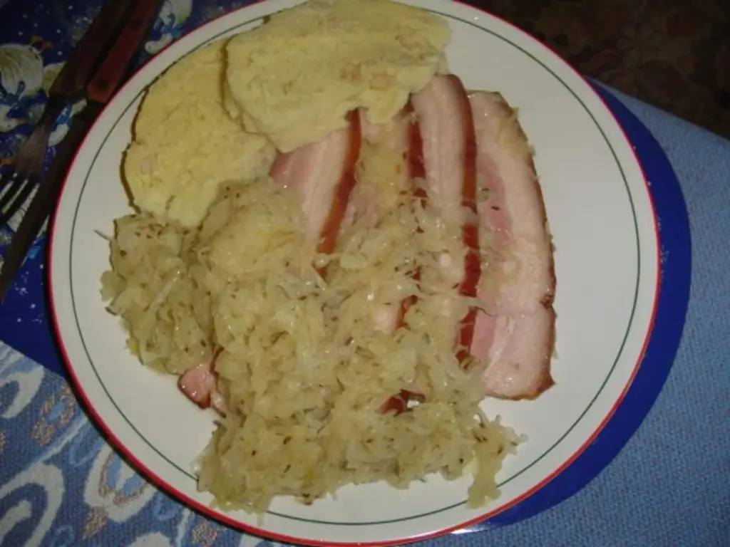 Пельмени по-богемски с квашеной капустой