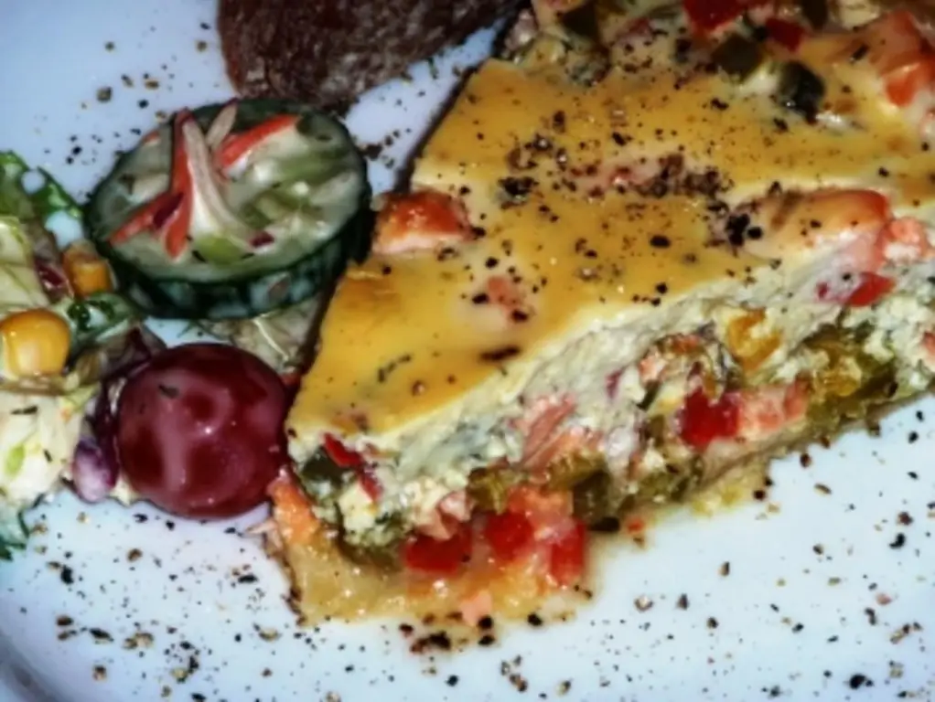 Киш с зеленым луком и лососем