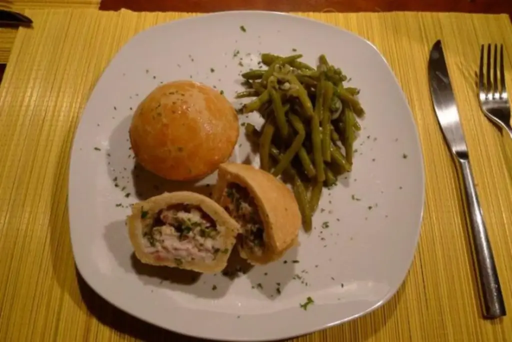 Маленькие пирожки с мясом и стручковой фасолью