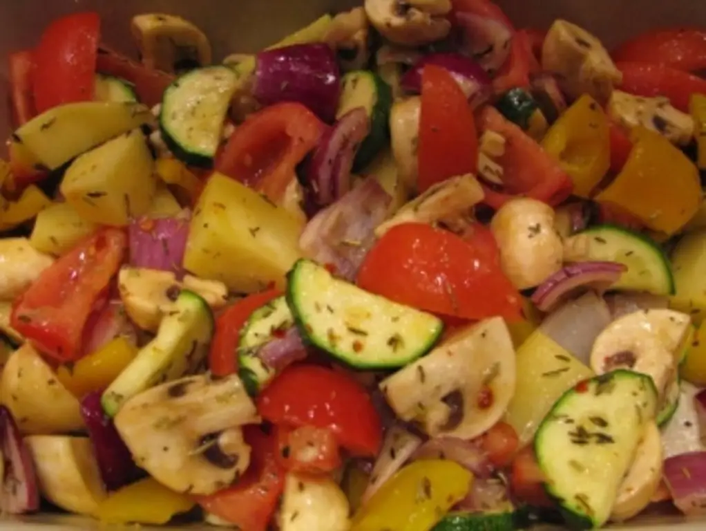 Разноцветные овощи в духовке