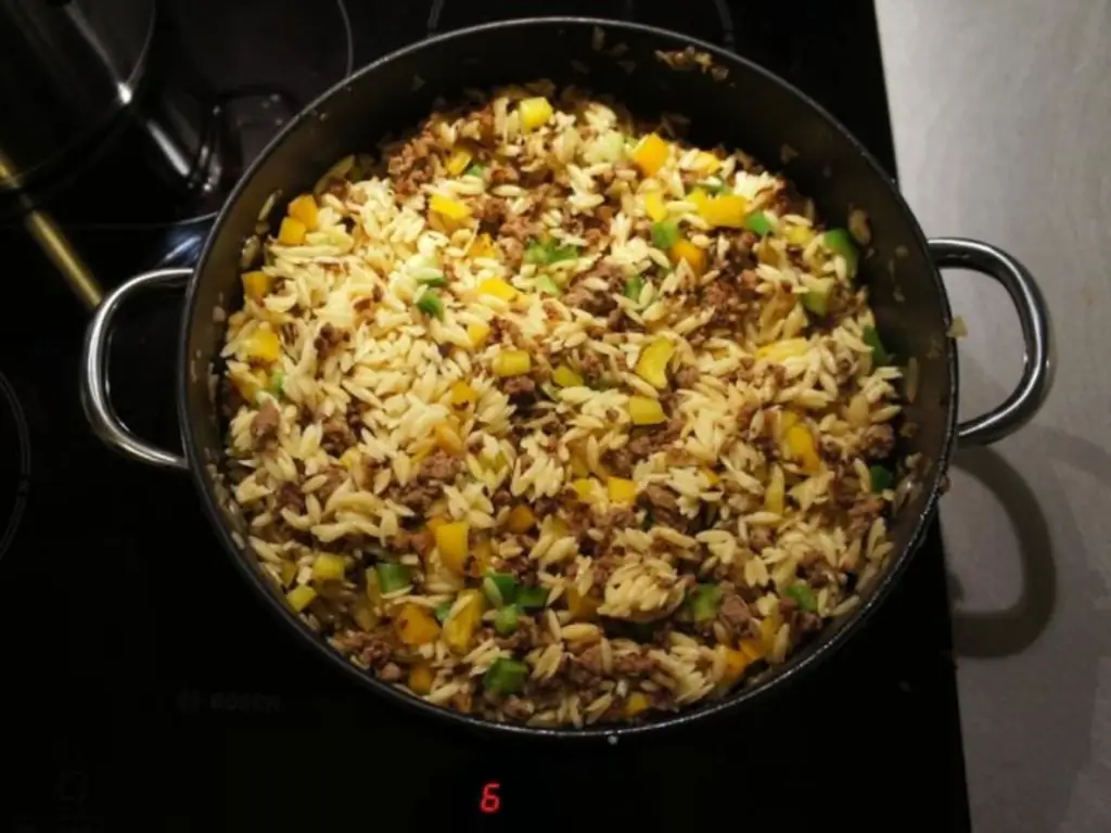 Рисовая лапша с мясным фаршем
