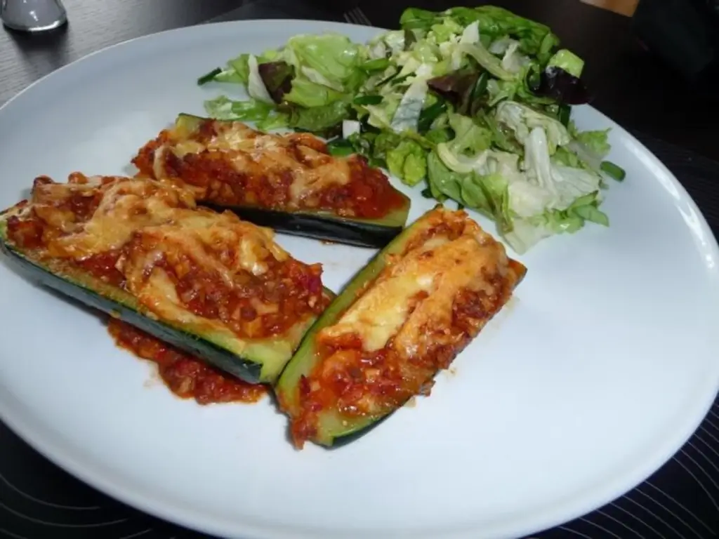 Кабачки, запеченные с фаршем и грибами