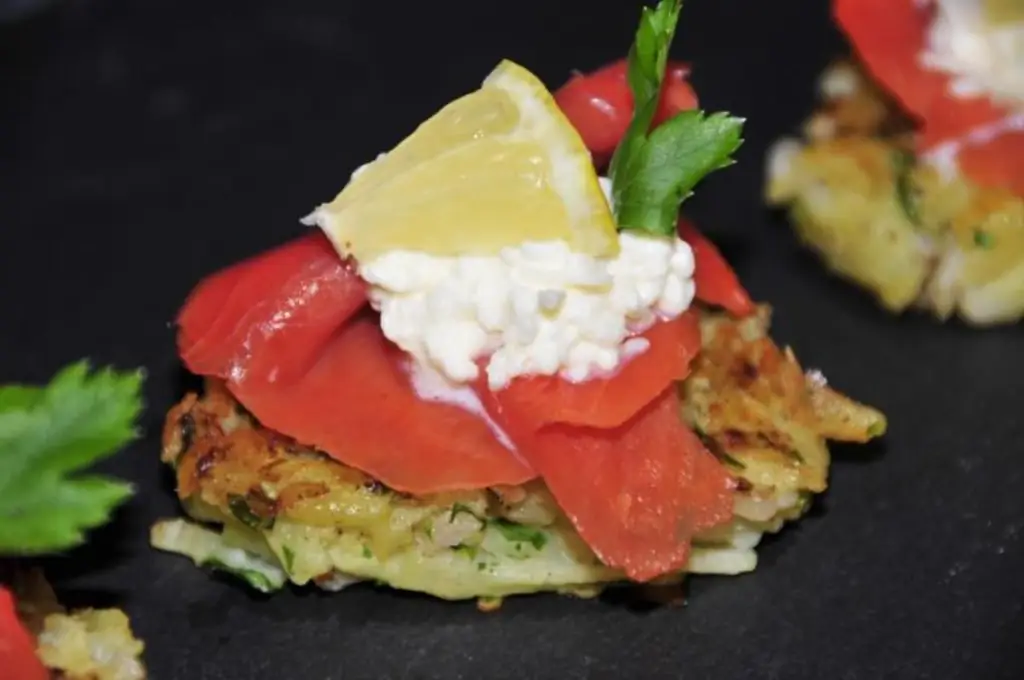 Тапас & Закуска, которую едят руками: мини-рести с лососем и сливочным хреном