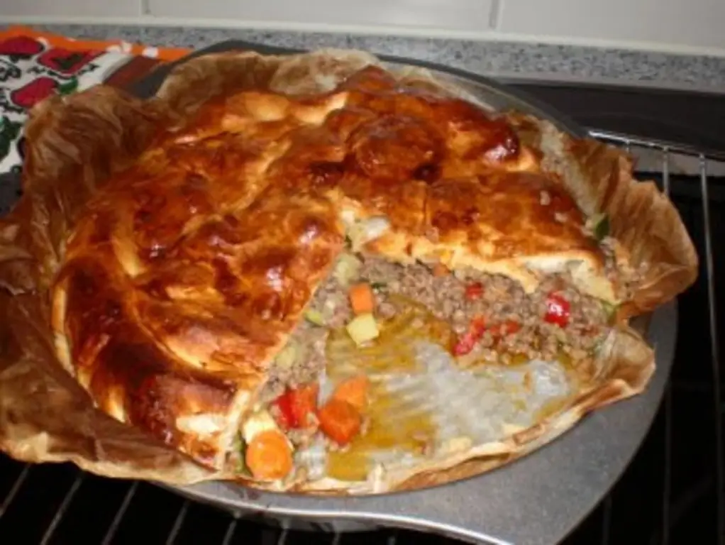 Мясной пирог с говяжьим фаршем и цукини