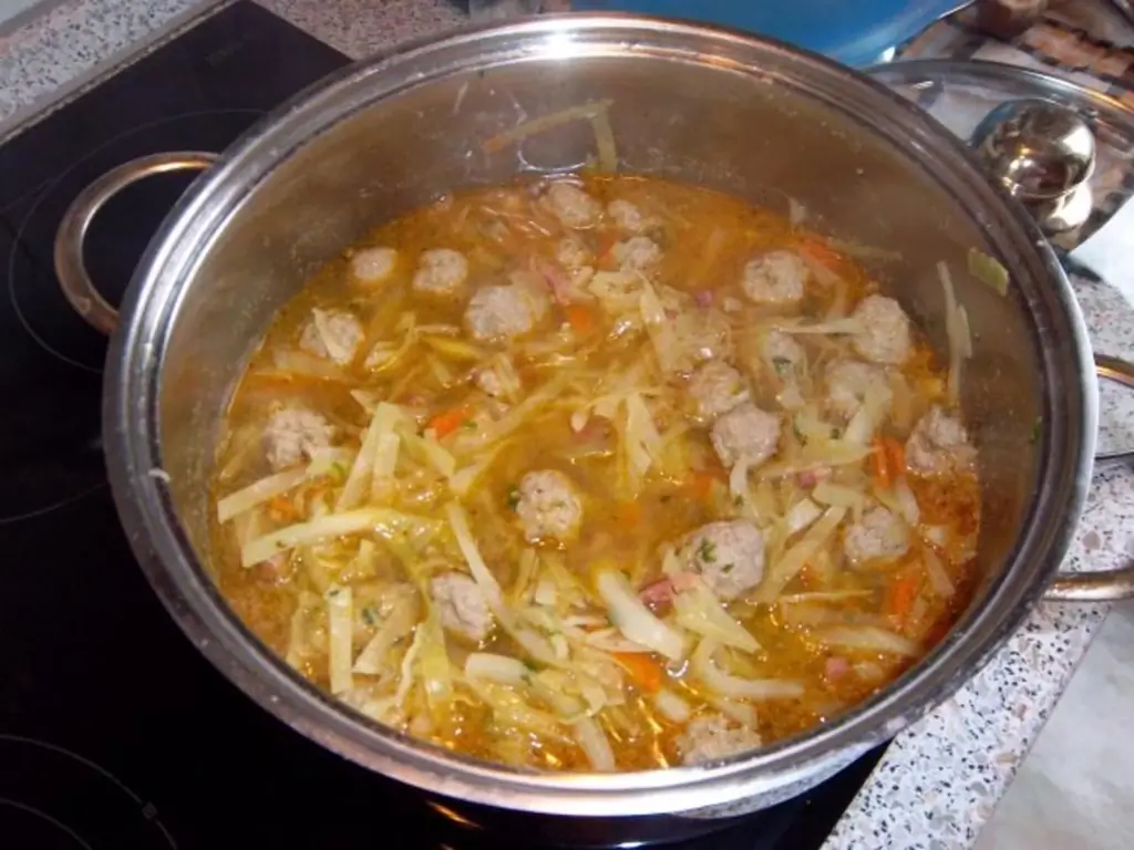 Квашеная капуста с фрикадельками