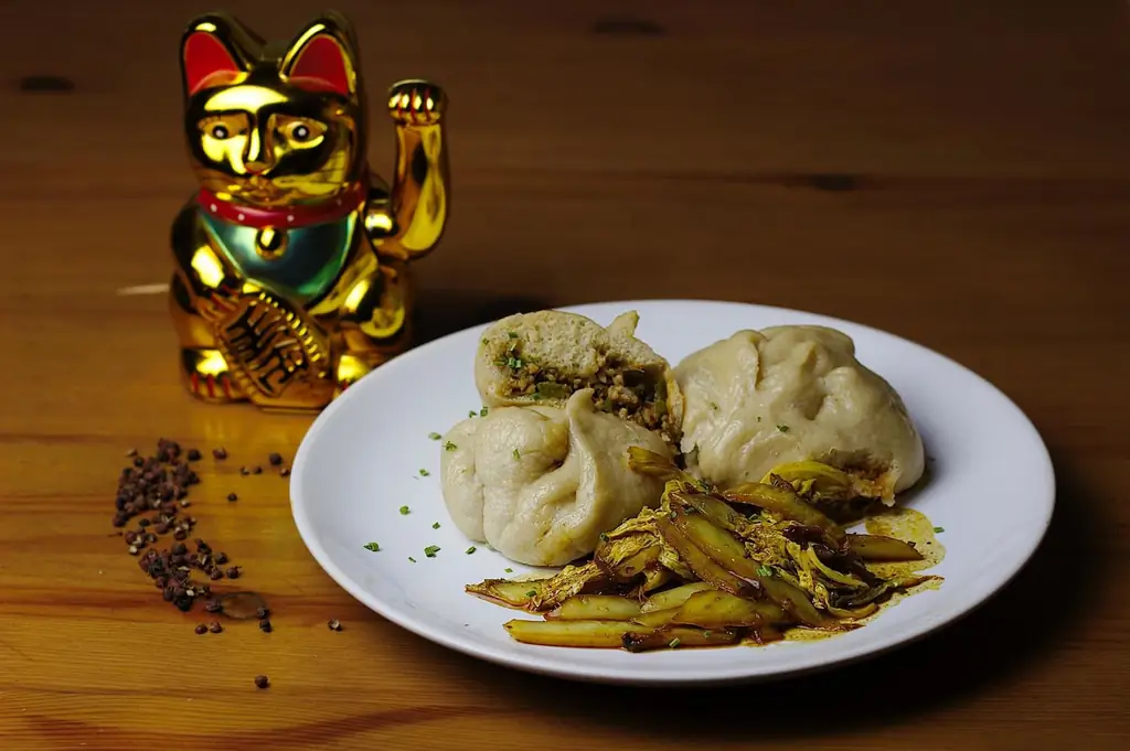 Баоцзы с курицей & острая пекинская капуста