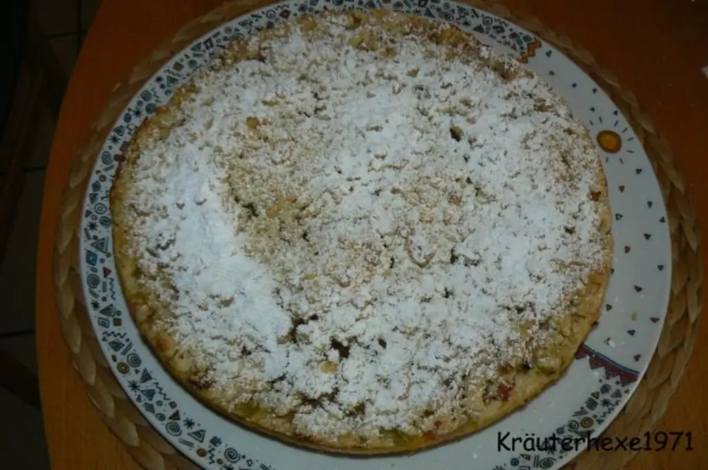 Торт из ревеня с заварным кремом и крамблом