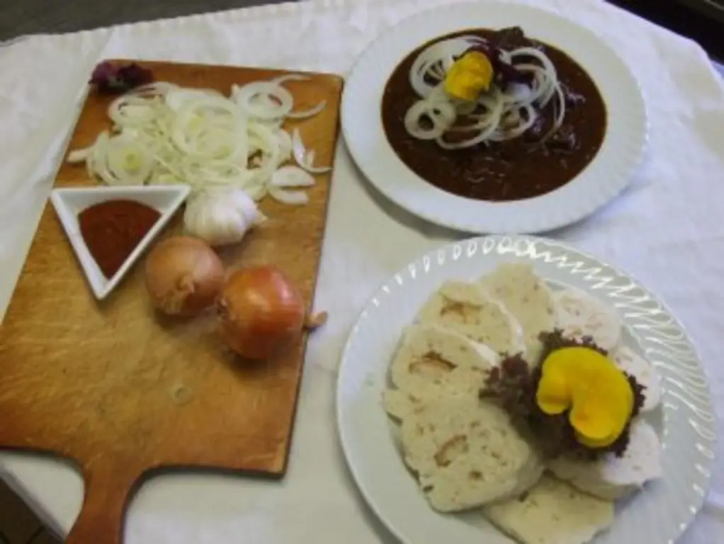 Богемская пивная запеканка; с богемскими клецками