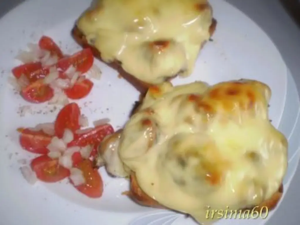 Тост с запеченными грибами