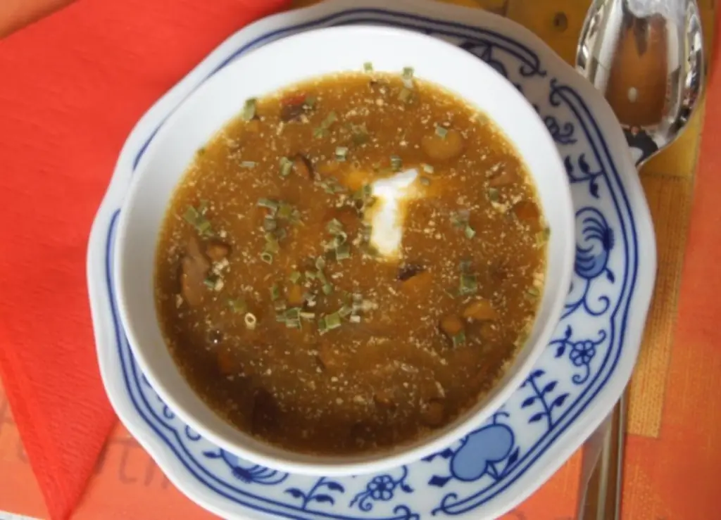 Суп из лесных грибов (Вкусный, низкокалорийный суп, всего около 200 ккал на человека!)