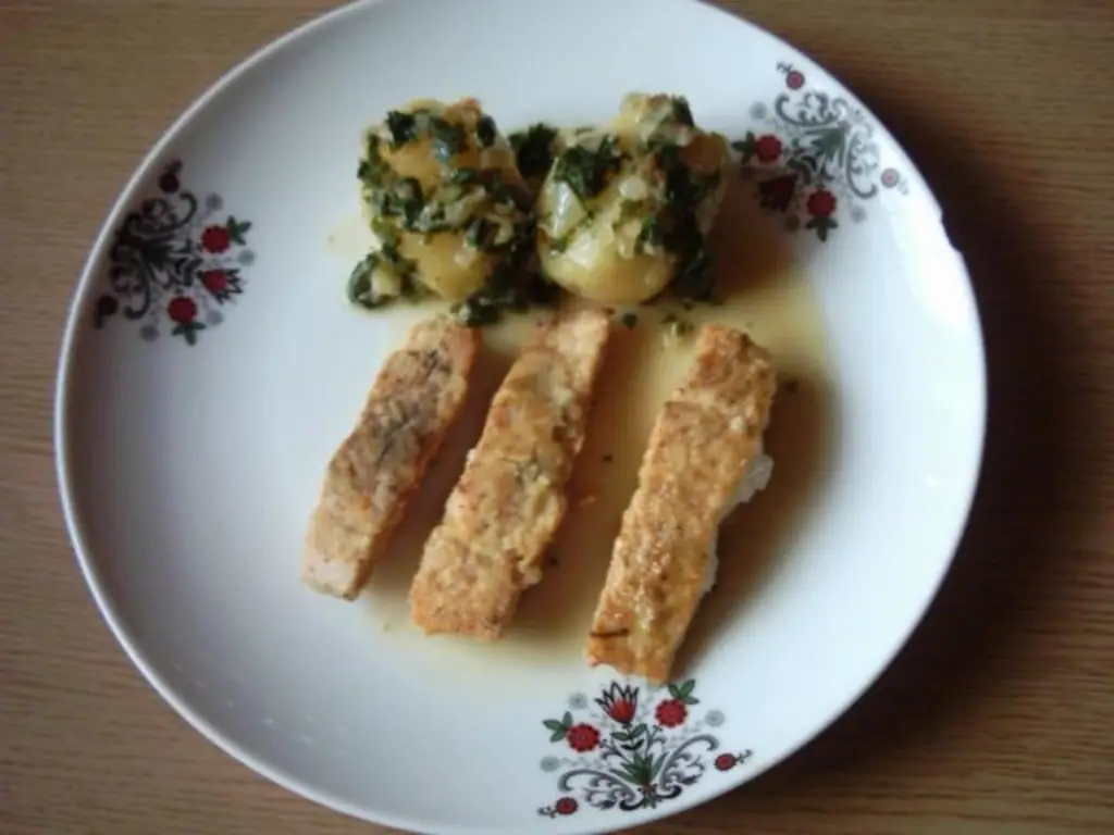 Жареный лосось со сливочным соусом
