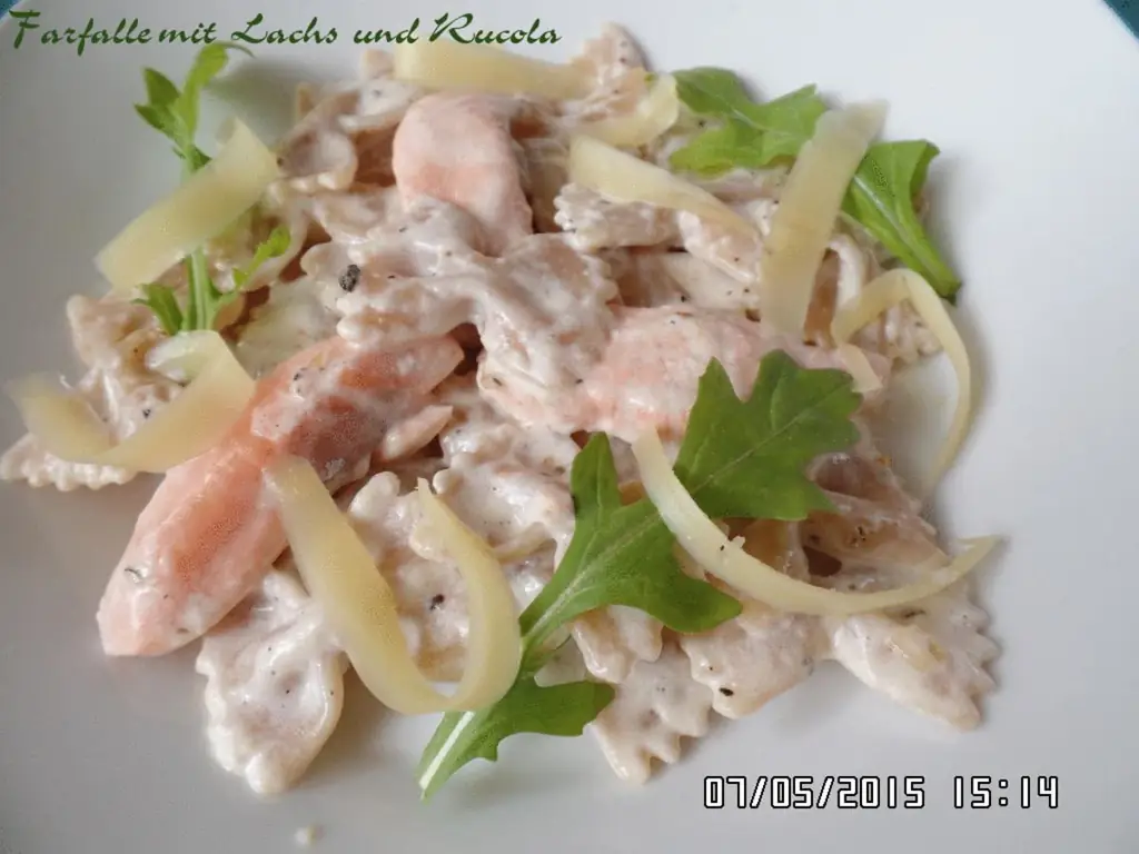 Фарфалле (паста) с лососем и рукколой
