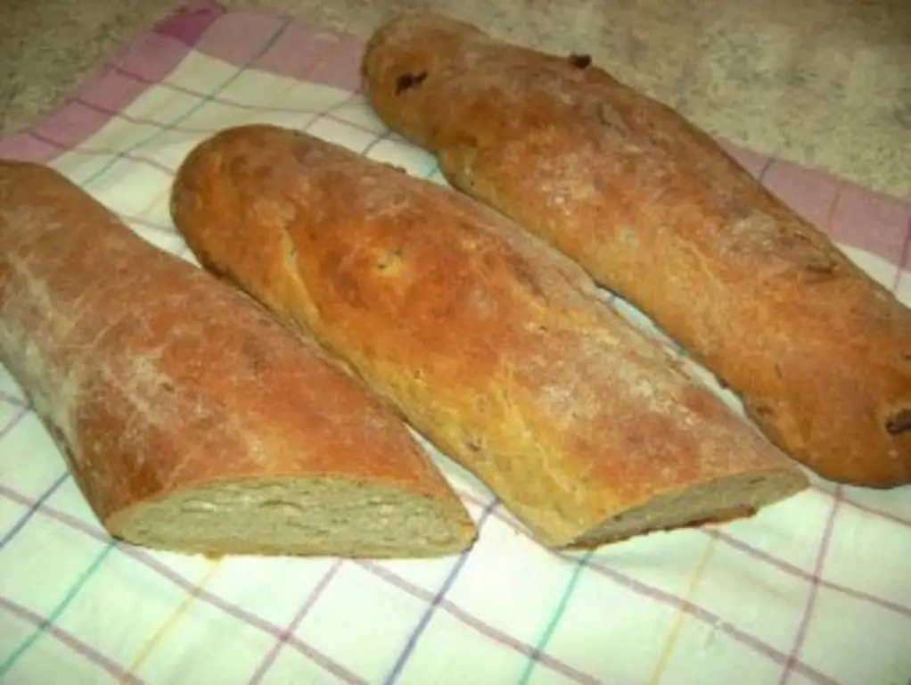 Багет, запеченный в хлебопекарной печи
