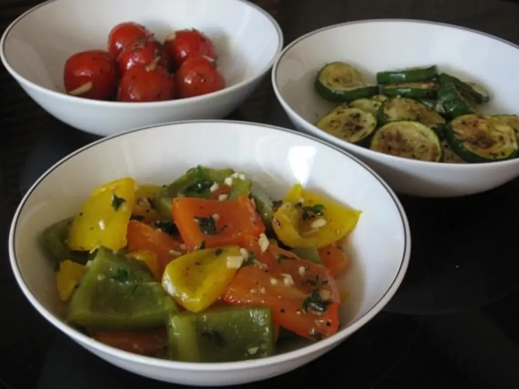 Маринованные перец, кабачки и помидоры