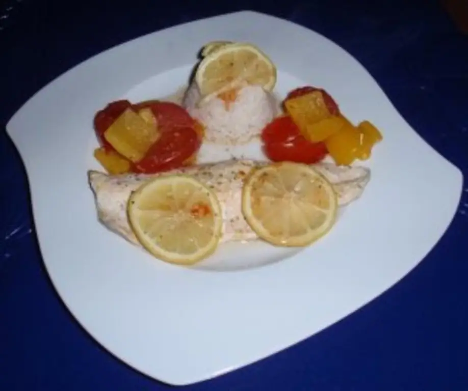 Гольц, приготовленный на овощах в фольге с рисом басмати