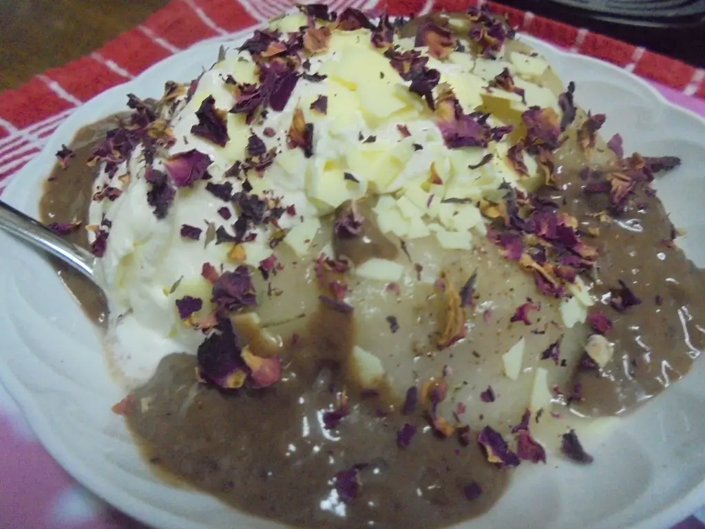 Десерт из мороженого Pear Helene