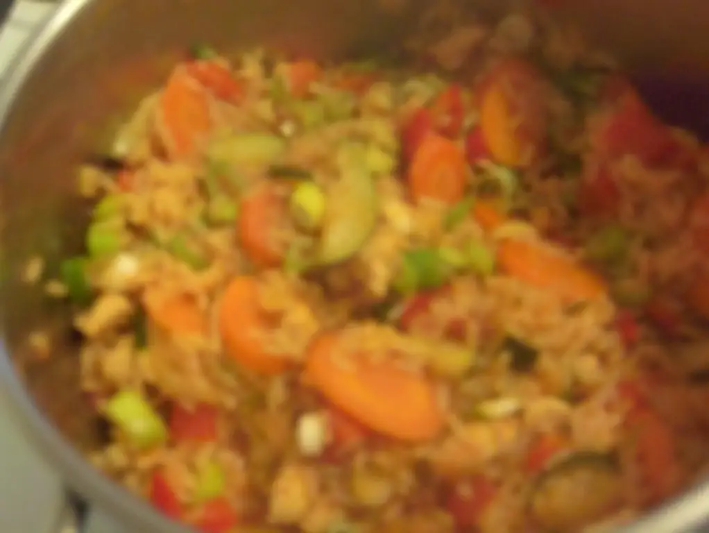 Овощной рис с курицей