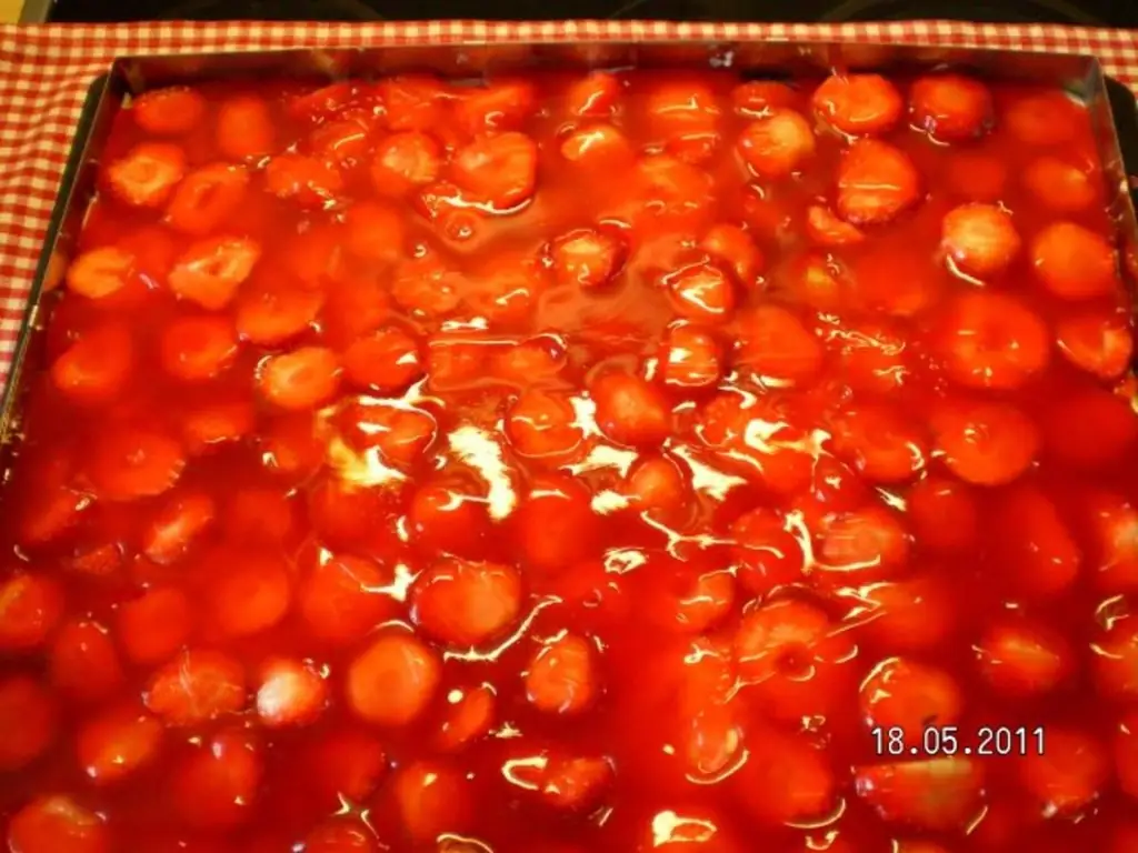 Лимонный торт с клубникой