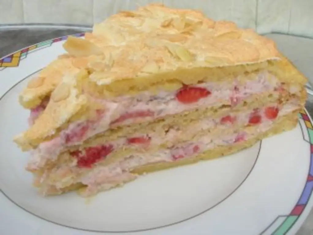 Небесный торт с клубникой