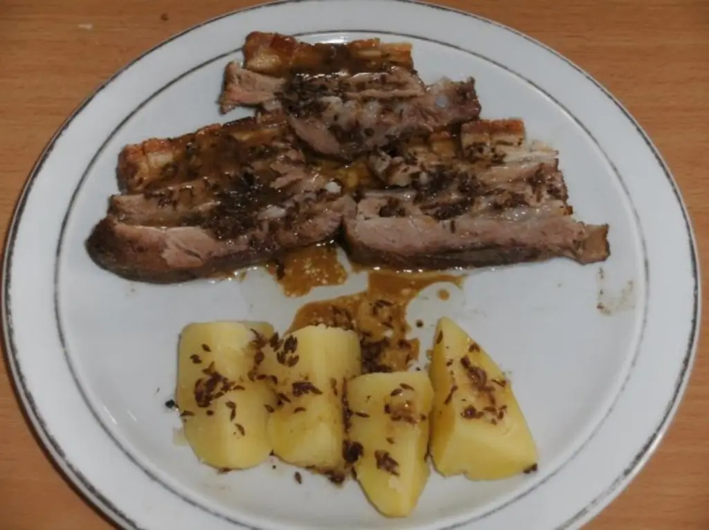 Мясо: свиная грудинка, тушеная