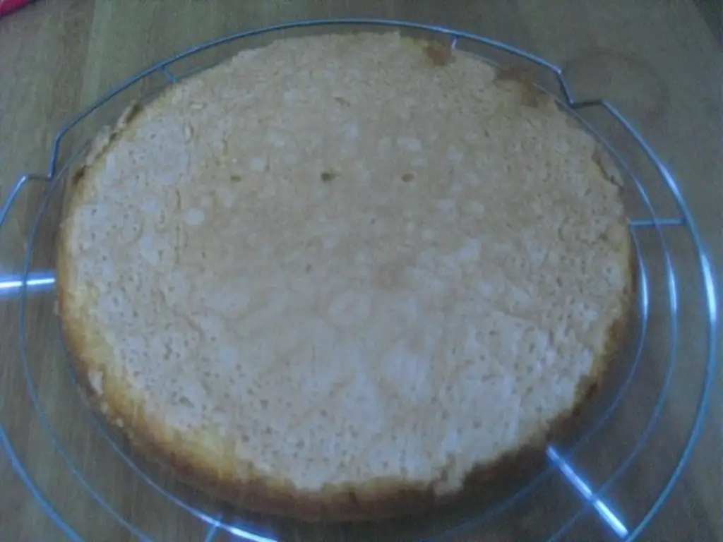 Персиковый тарт с тартовой основой и яйцами