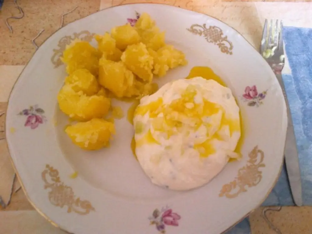Творог с картофелем и льняным маслом