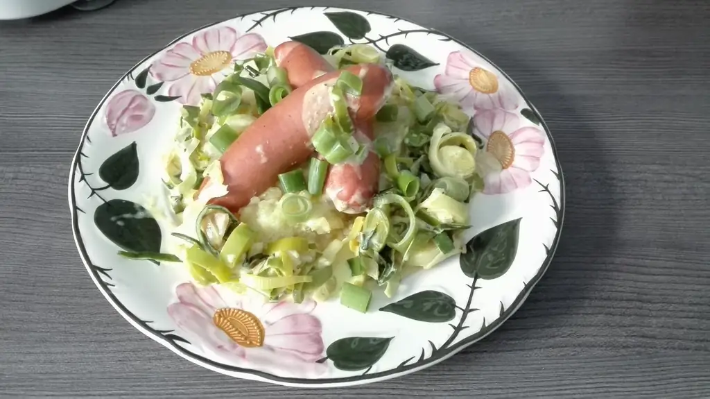 Картофель с луком-пореем