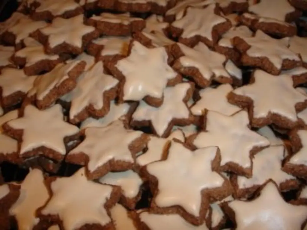 Cinnamon Stars Составляет около 100 звезд