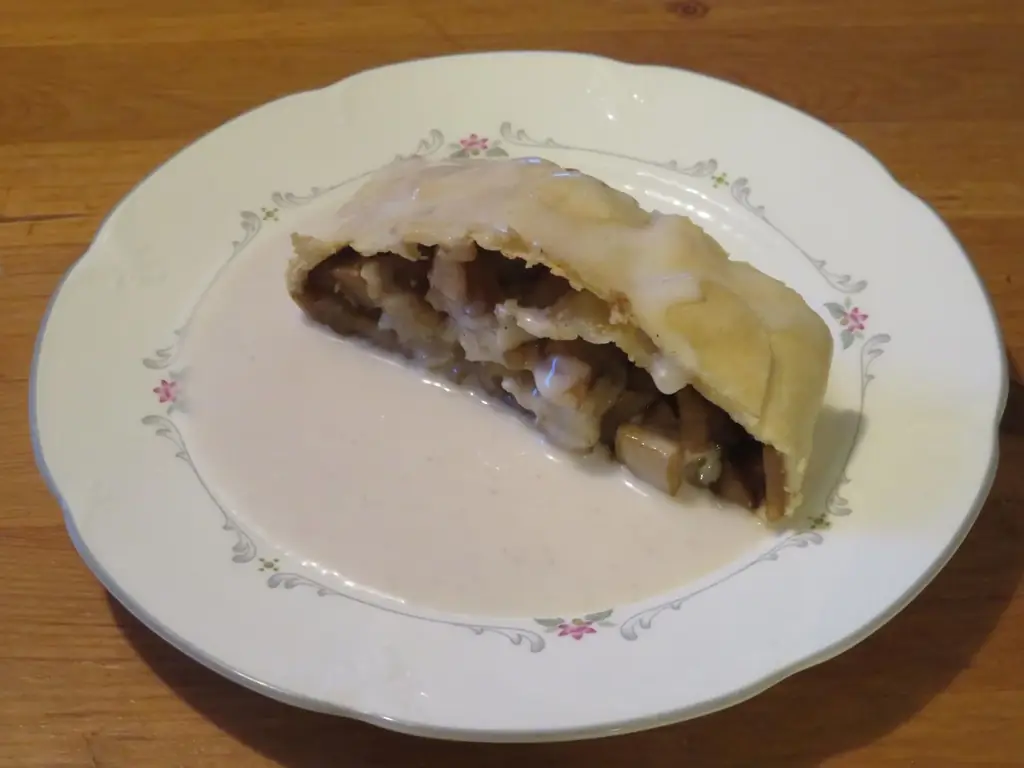 Яблочный штрудель с миндалем