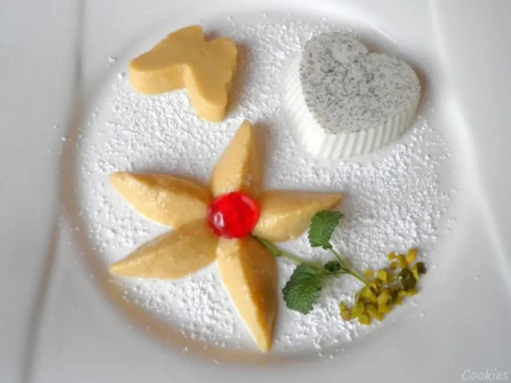 Лавандовая панакота и манго