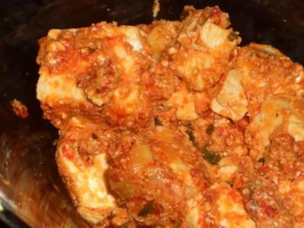 Закуска: маринованные кубики сыра фета