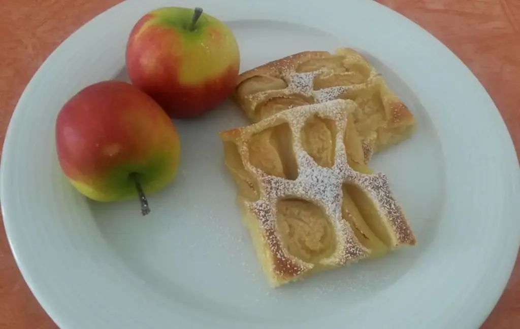 Яблочный пирог сочный и вкусный