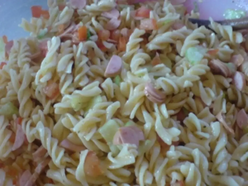 Молниеносный салат с макаронами