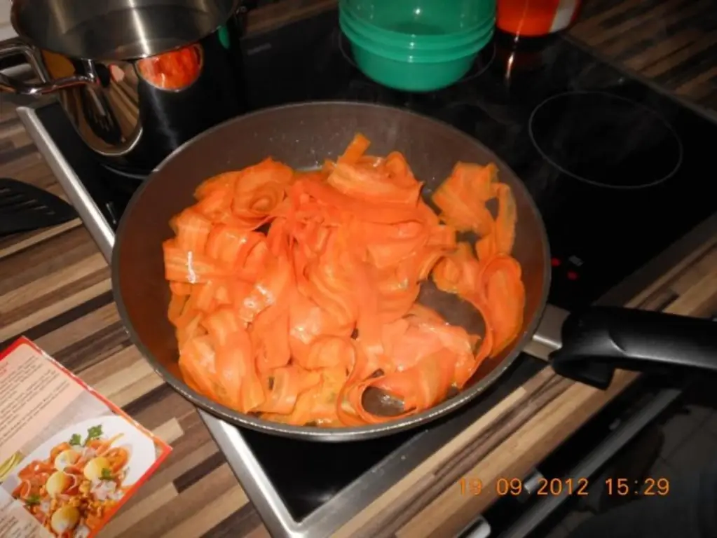 Морковь, кукуруза, овощи с мини клецками